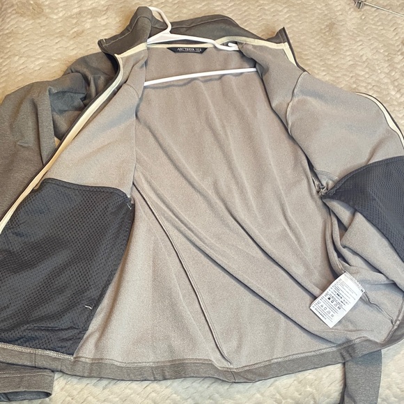 Arc'teryx Women's Ellison Softshell Fleece - Picture 9 of 12